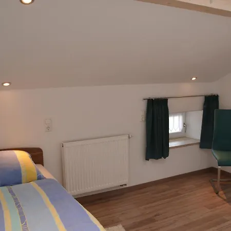 לינה וארוחת בוקר Beim Schuster פפנהיים